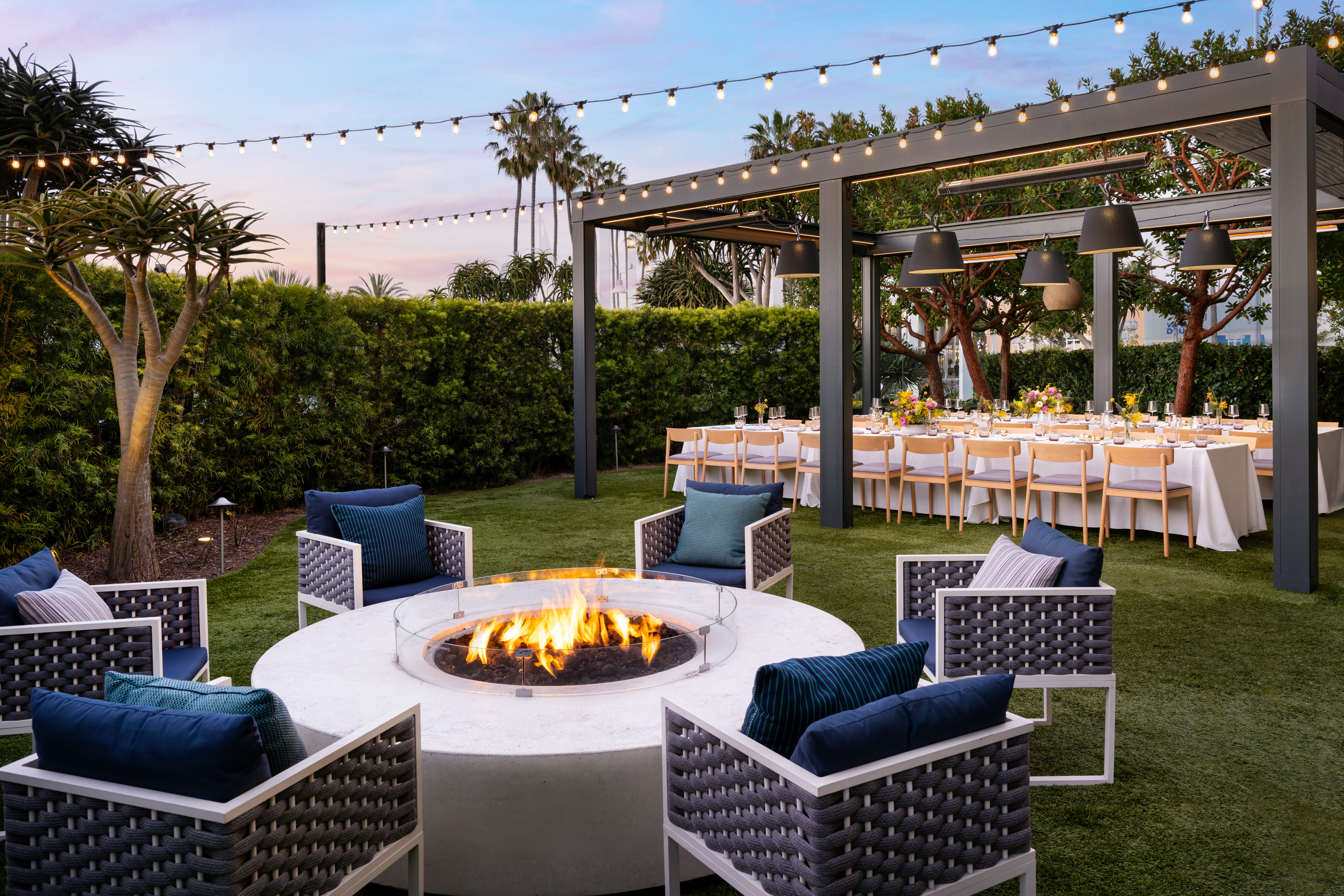 Image of MAYOR'S TABLE TRELLIS 